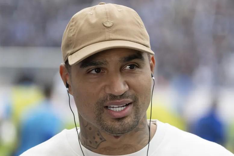 mk体育APP-大博阿滕：加盟巴萨需要梅西点头同意；更推崇C罗为孩子的榜样