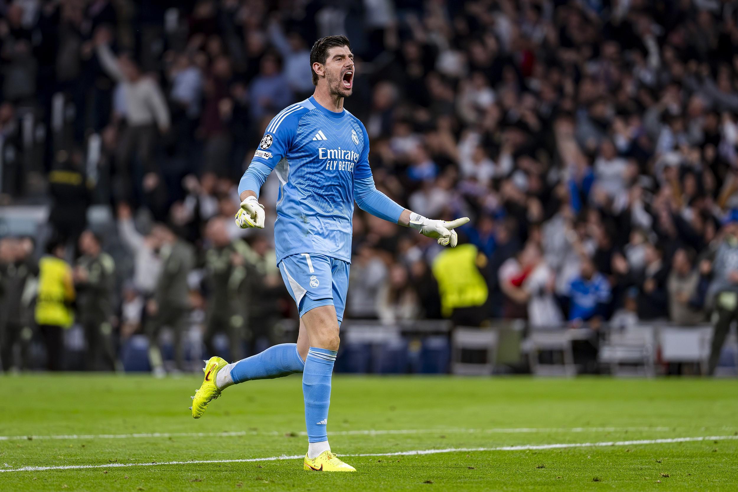 这是属于人类的扑救吗？库尔图瓦极限反应，用腿挡出奥赖利捅射