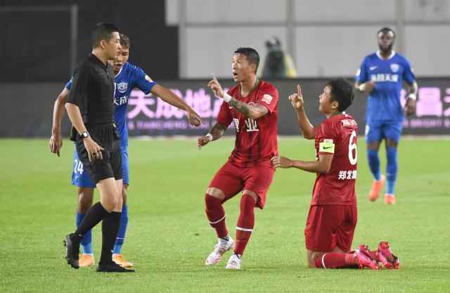 mk体育APP-太惨！河南队长+主力遭停赛 点球被漏判外援回不来